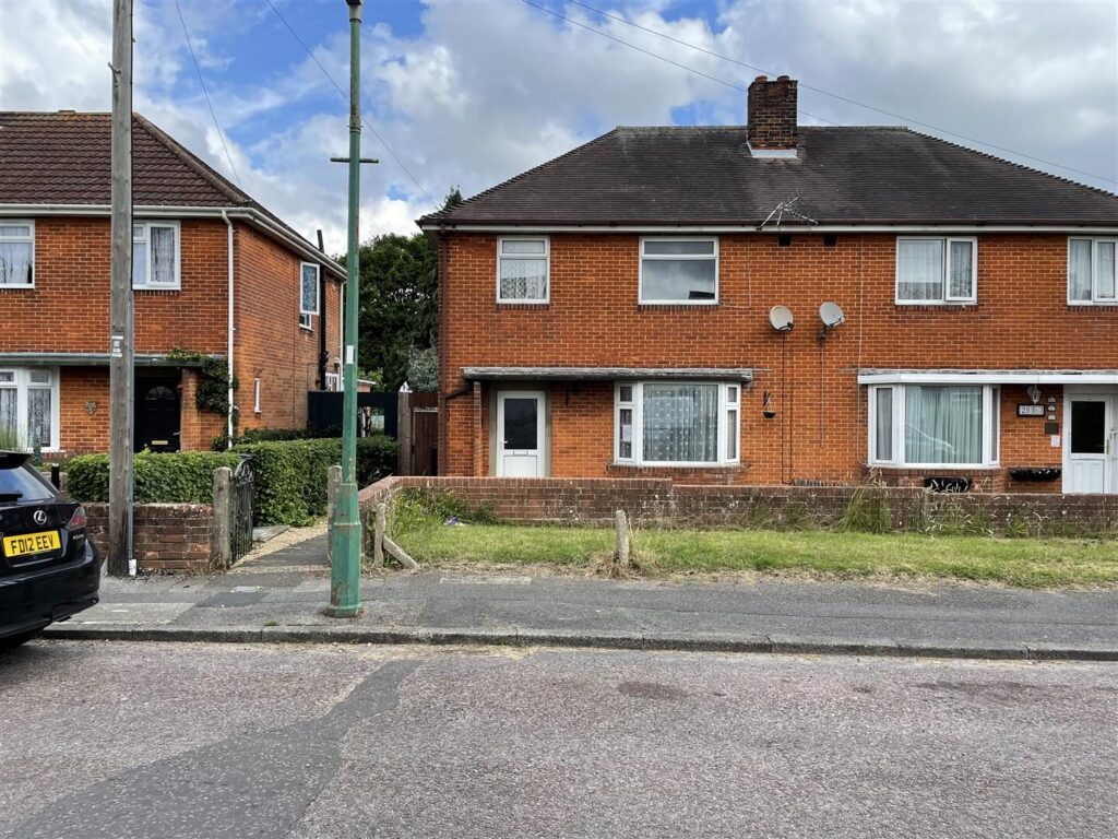 3 bedroom semi-detached house at Berrans Avenue, Bournemouth — photo 1 of 9
