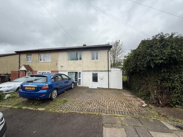 3 bedroom semi-detached house at Williton Road, Luton — photo 1 of 16