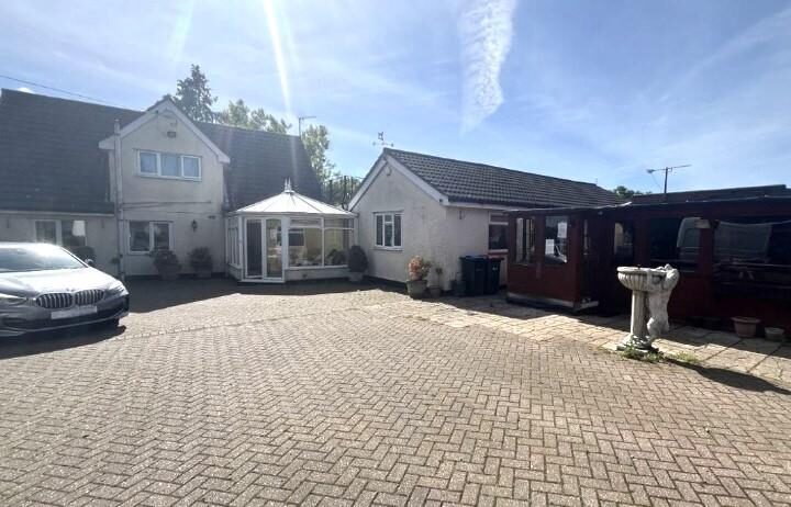 4 bedroom detached house at Capenhurst, Chester — photo 1 of 30