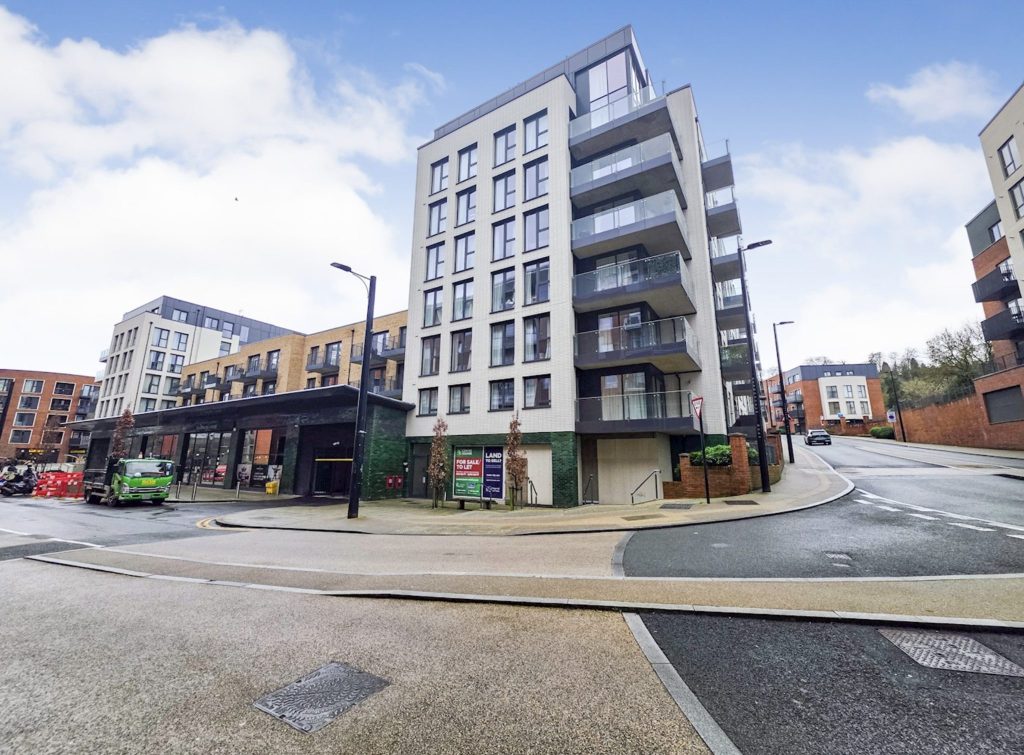 Auction lot at Unit 4, Desborough Road, Suffield Hill, High Wycombe, HP11 2FU — photo 1 of 6