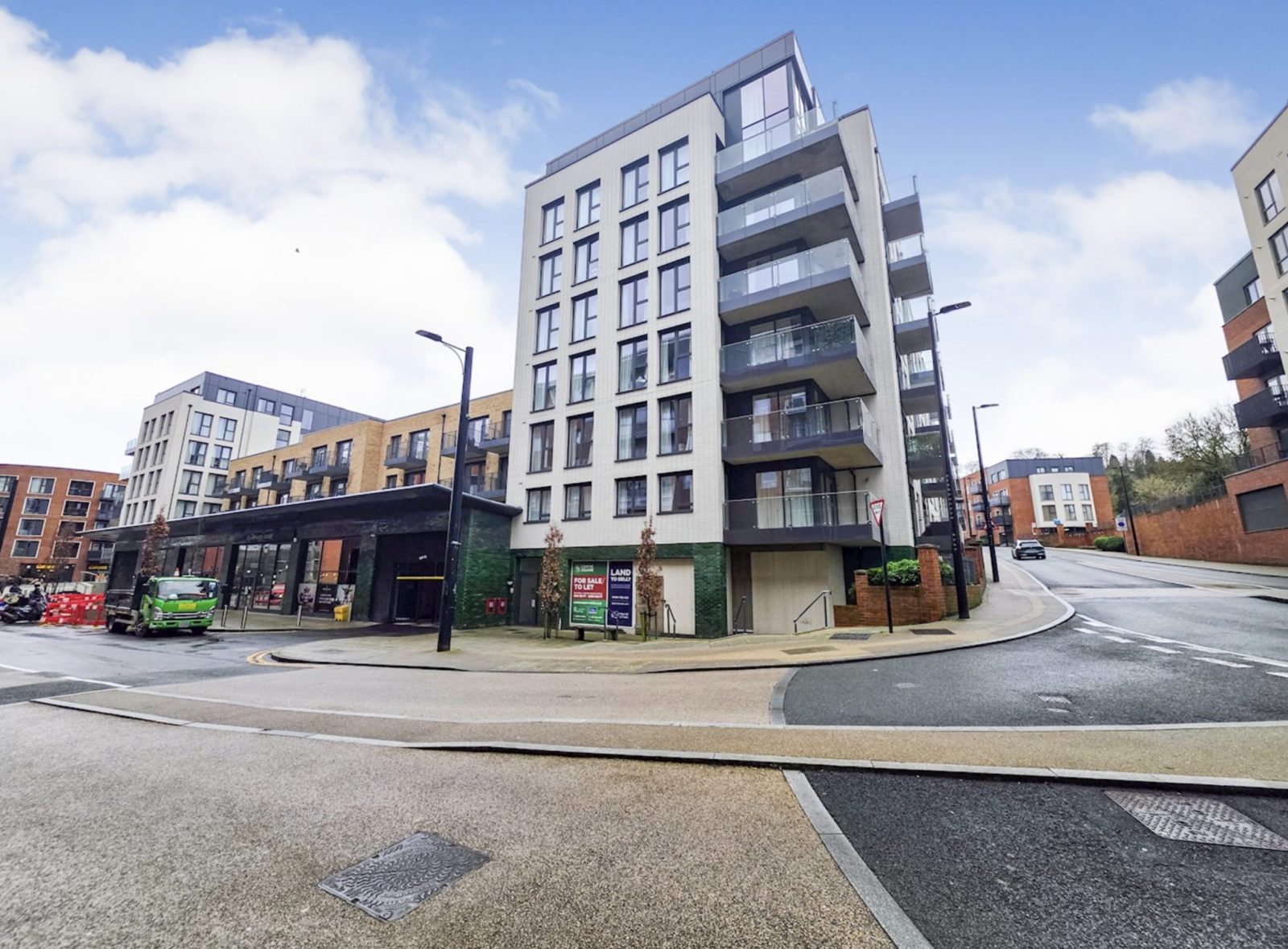 Auction lot at Unit 4, Desborough Road, Suffield Hill, High Wycombe, HP11 2FU — photo 1 of 6