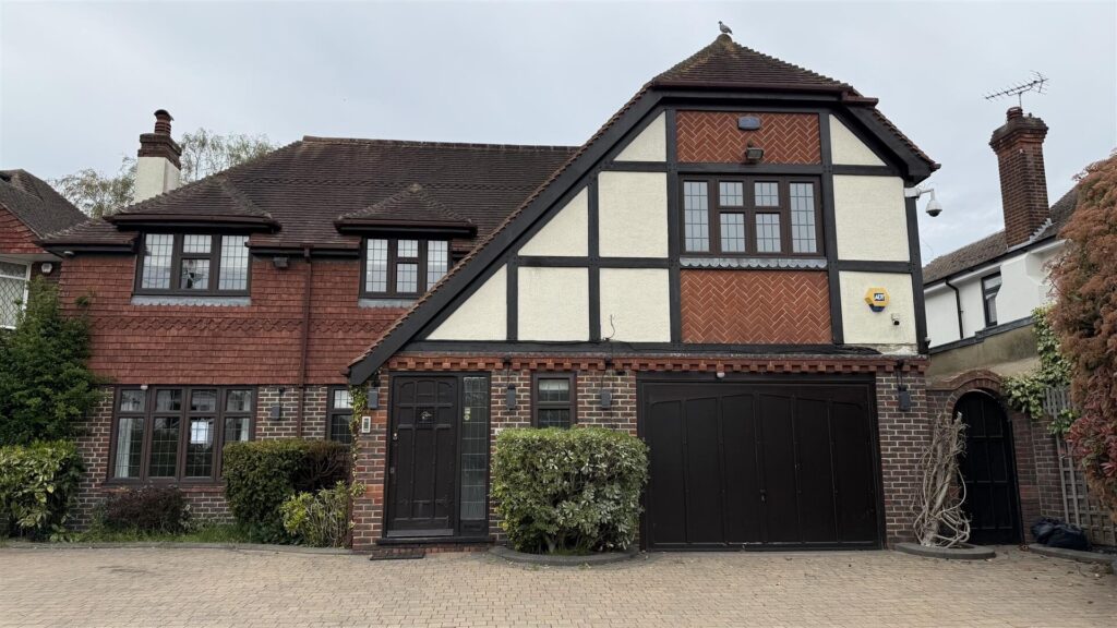 5 bedroom detached house at Wansunt Road, Bexley — photo 3 of 25