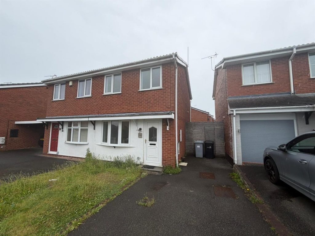 2 bedroom semi-detached house at Cromer Drive, Crewe, CW1 — photo 3 of 11